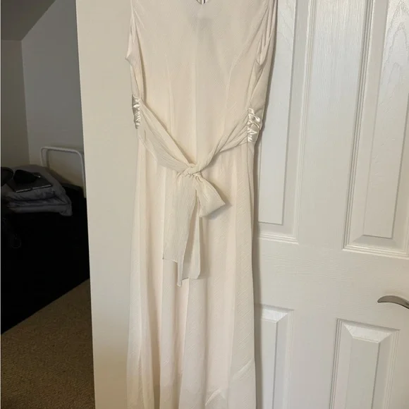 Elegant Cream V-Neck Dress with Satin Waistband - Picture 3 of 4
